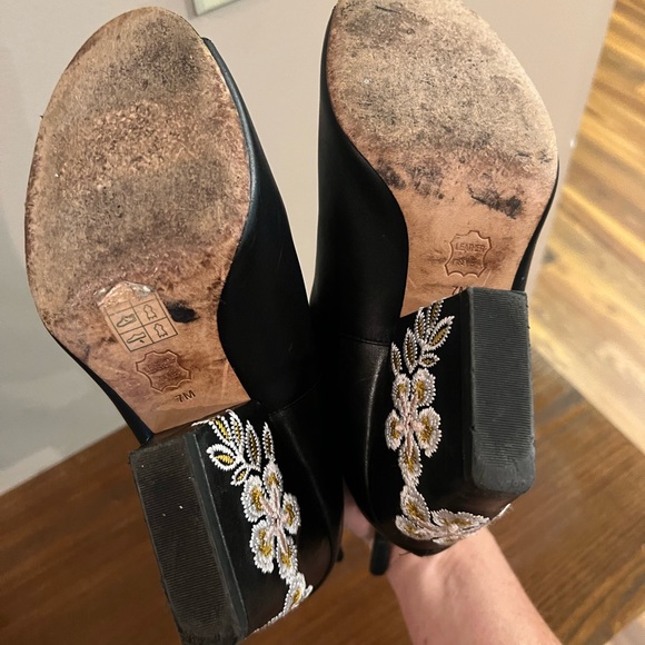 Tory Burch Black Leather Embroidered Floral 55MM Wedge Open Toe Ankle Bootie 7 - Picture 5 of 6